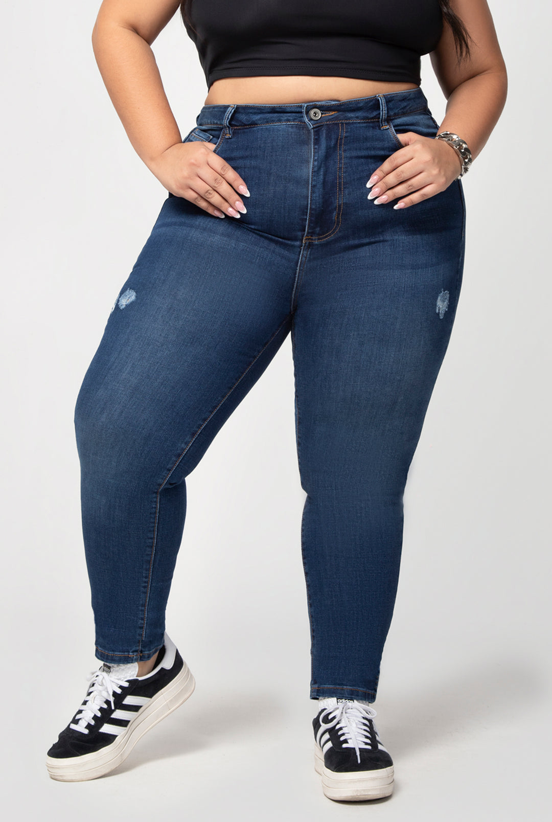 "jeans talla plus" "jeans para mujer tiro alto" "jeans plus size colombia" "jeans levanta cola control abdomen"